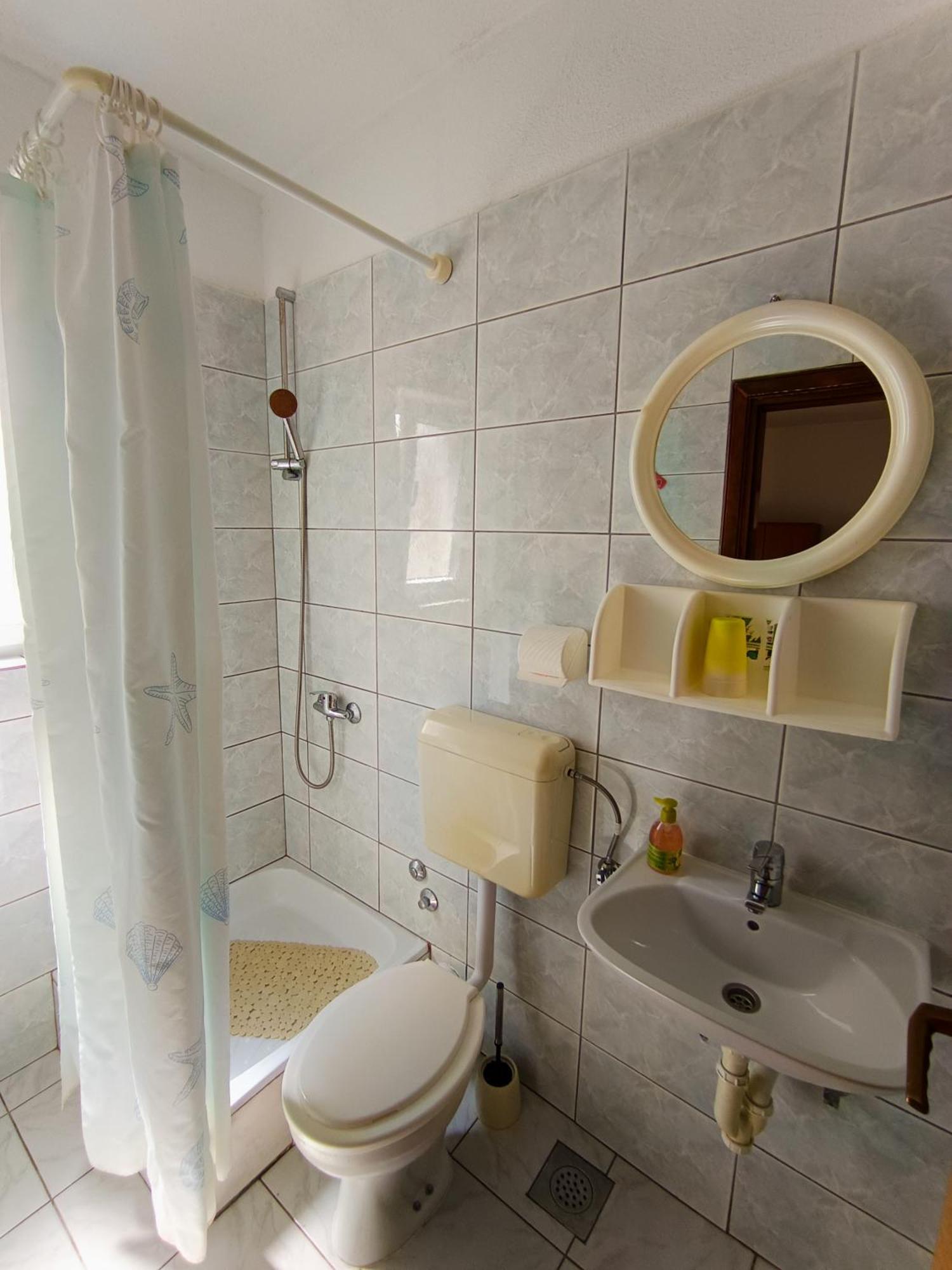 Studio Apartmani Marinella Baška Voda Værelse billede